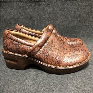 BOC Born Concept Peggy Brown Embossed Leather Comfort Slip On Clogs Size 6 1/2